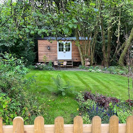 Tranquil Spot Shepherds Hut Cinderford Exterior photo