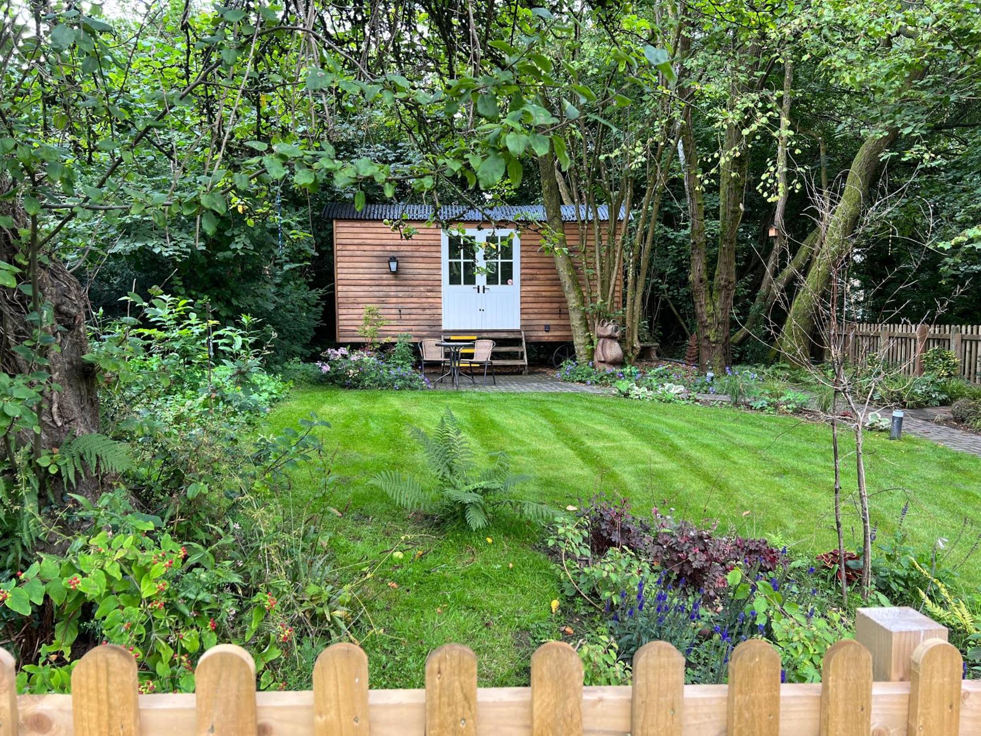 Tranquil Spot Shepherds Hut Cinderford Exterior photo