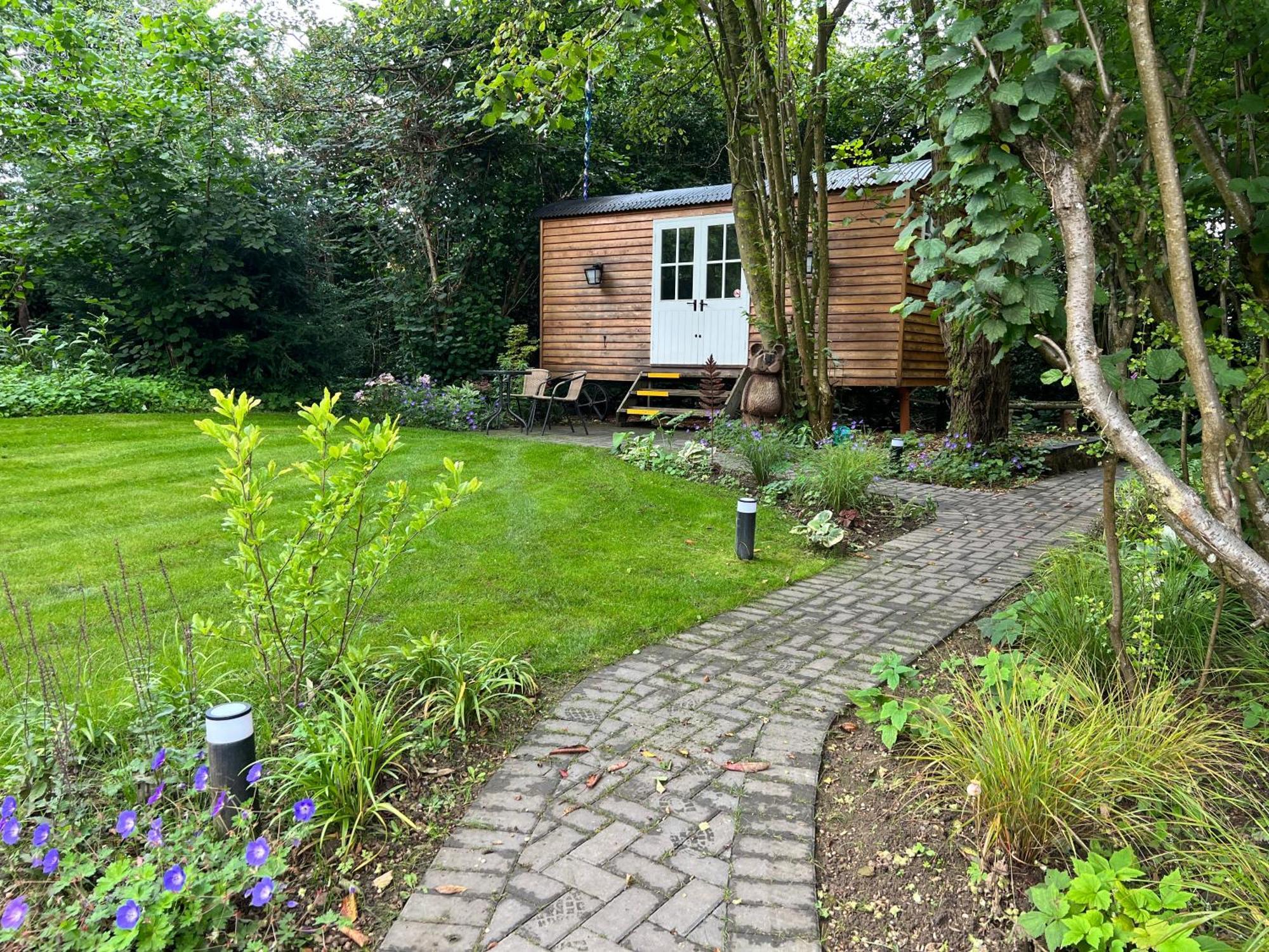 Tranquil Spot Shepherds Hut Cinderford Exterior photo